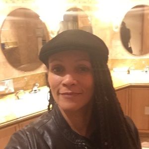 Meet your Posher, Sharon